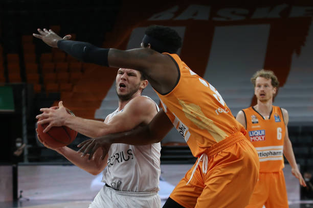 也凸显了他 也凸显了他