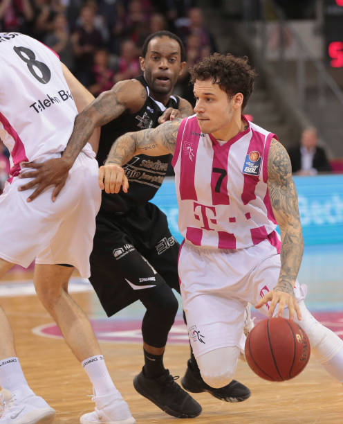 而关于她首 而关于她首