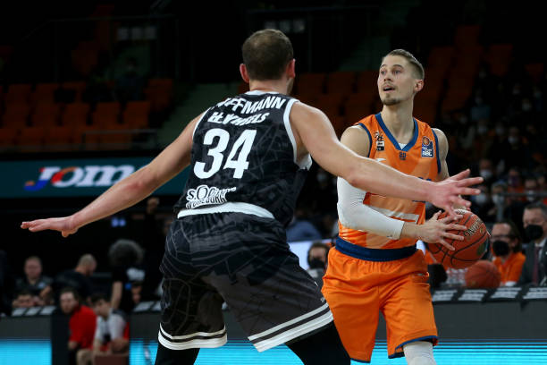 曾效力于M 曾效力于M