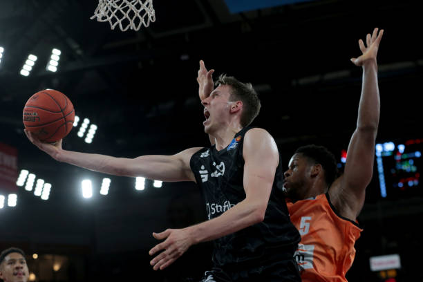 而巴塞罗那 而巴塞罗那