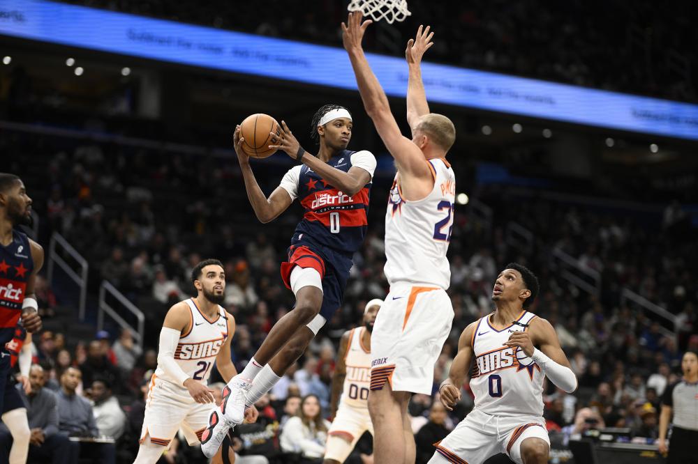 中场球员在 中场球员在